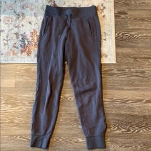 LULU grey joggers